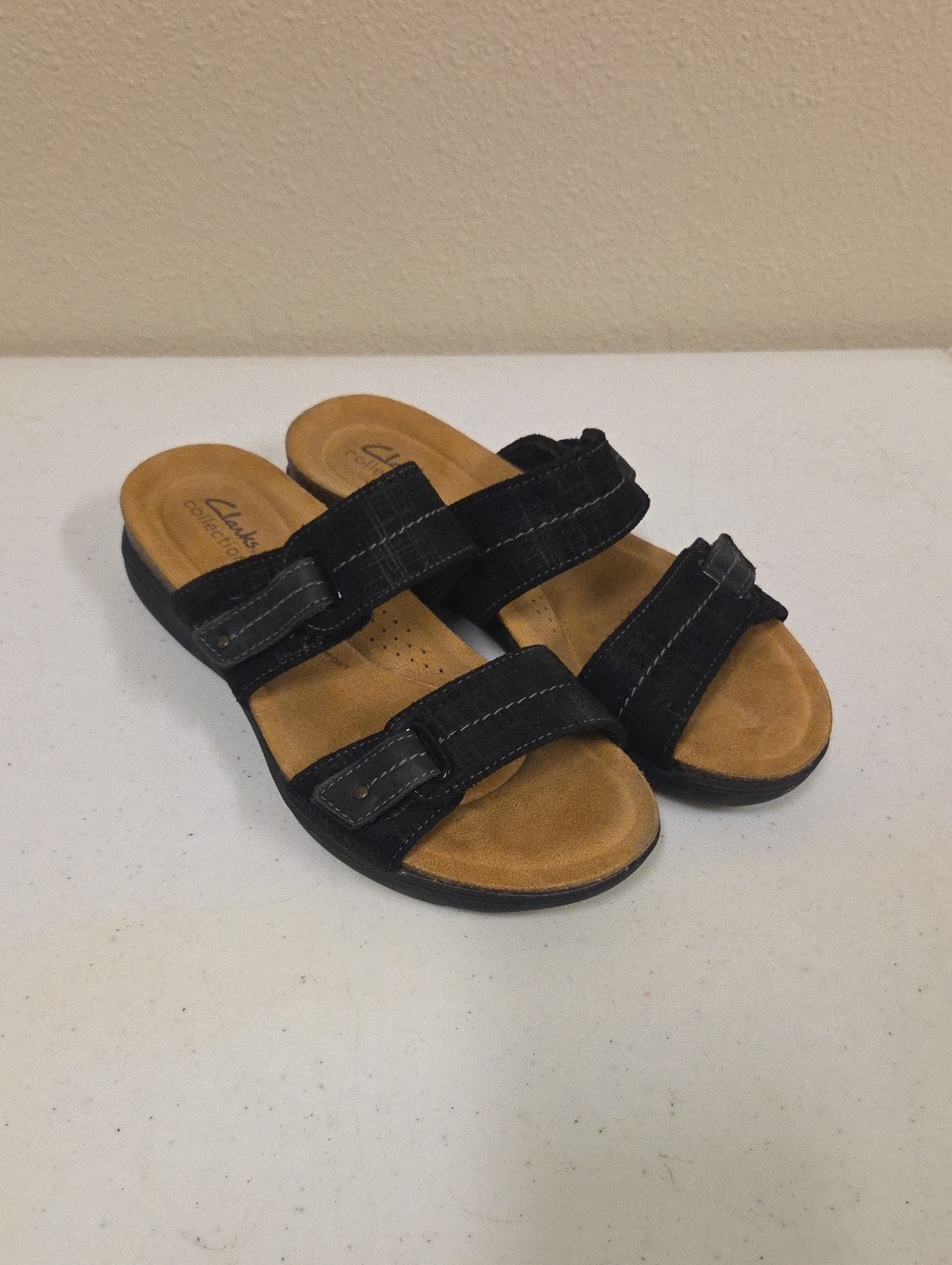Clarks Women's Black Comfort Double-Strap Slide Sandals with Tan Footbed. Size 9